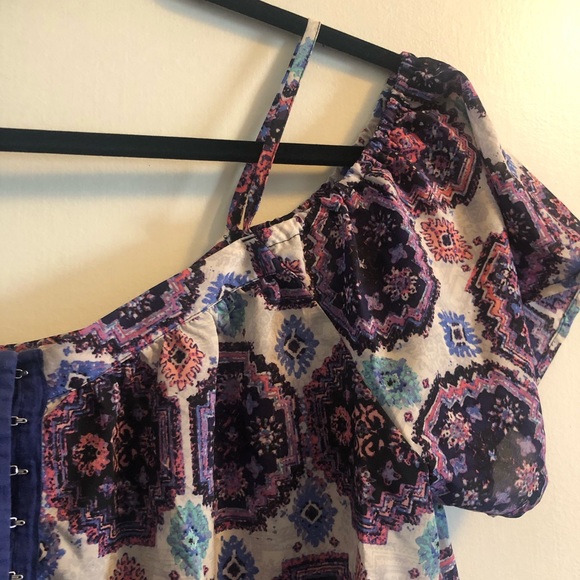 Xhilaration floral off the shoulder top - Picture 3 of 3